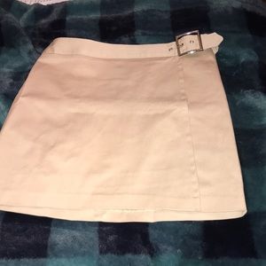 Khaki A Byer buckle belt mini skirt vintage women’s size 5